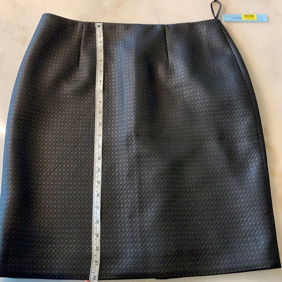 Antonio Melani black textured skirt - Picture 2 of 5